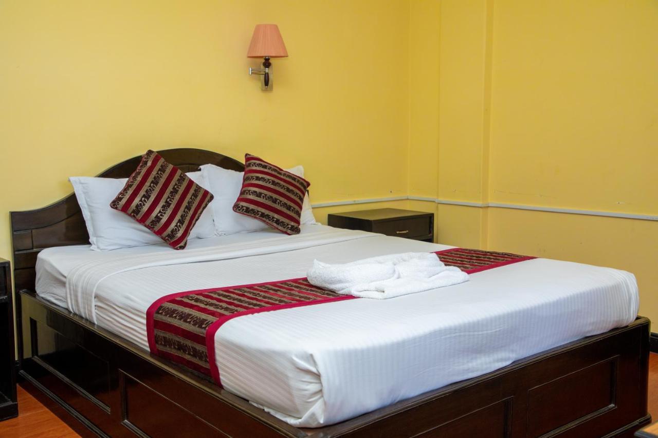 Hotel Bougainvillea โพคารา ภายนอก รูปภาพ